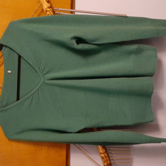 Sweaters - cashmere v-neck sweater Size medium never worn!